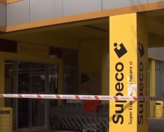O porţiune din tavanul unui supermarket din Bucureşti a căzut peste o femeie