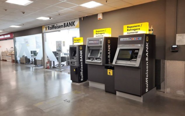 Revoltător: Un client al Raiffeisen s-a trezit că banca îi cere explicații privind folosirea banilor scoși de pe card