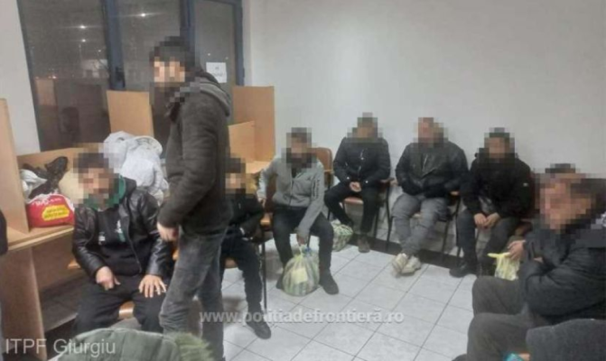 Interdicţie de 5 ani de a intra în România pentru turcul care a transportat migranți cu camionul