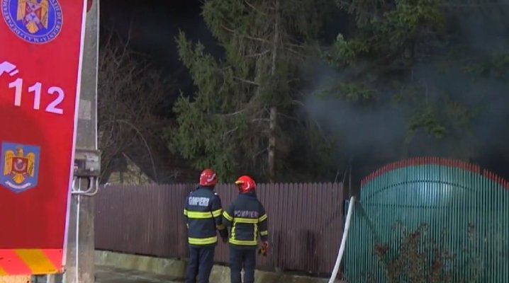 Doi bărbaţi au murit arşi de vii, după ce casa în care locuiau a fost cuprinsă de flăcări