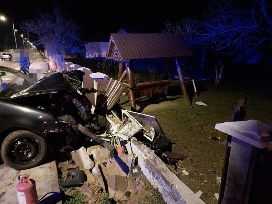 Accident în Eforie Nord: Un şofer a intrat cu maşina într-o casă