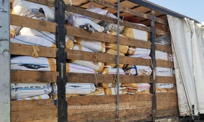 Moldovean, prins cu haine contrafăcute în valoare de 5,5 milioane de lei, la vama Călărași
