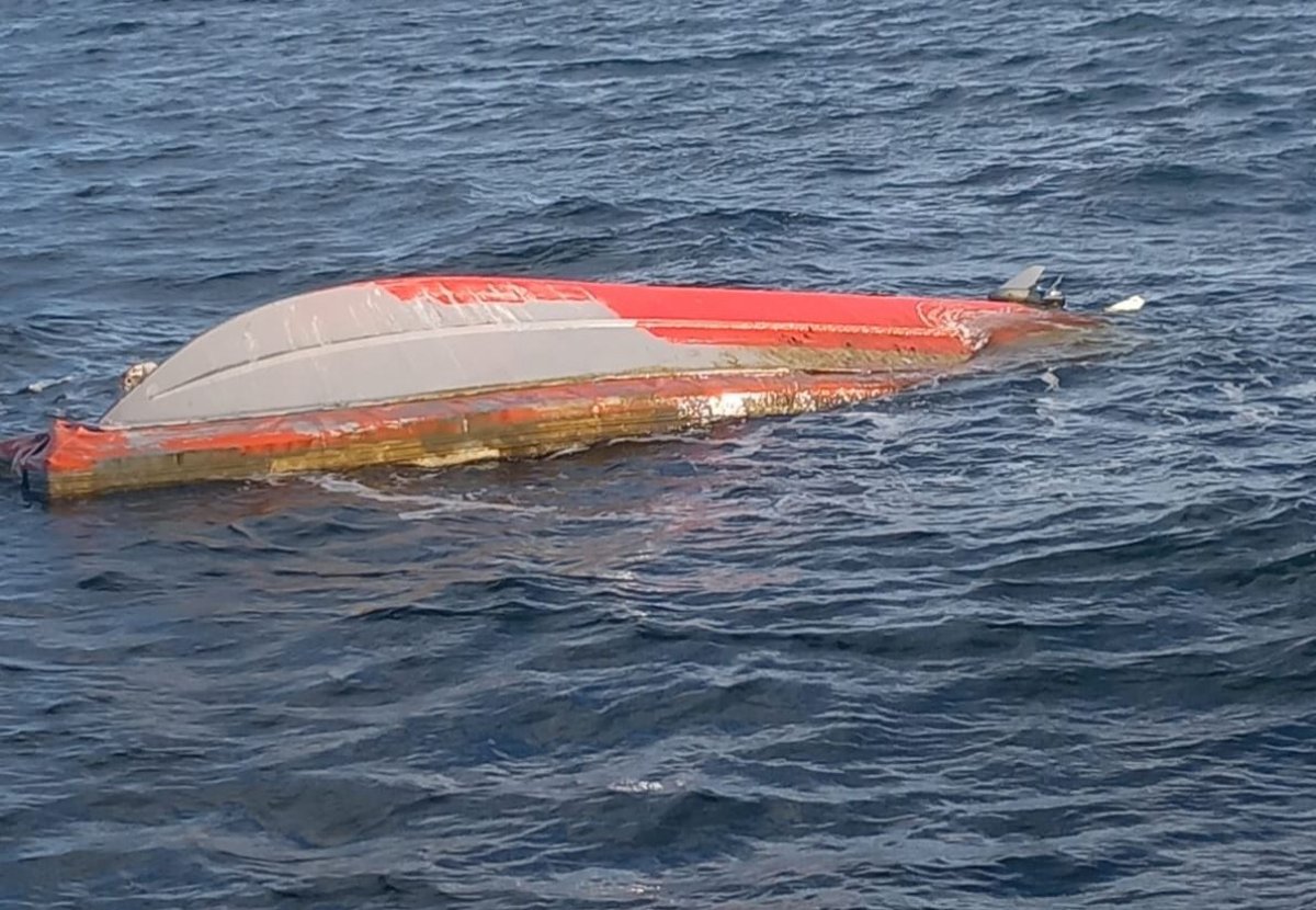 O nava ARSVOM, solicitata pentru operatiuni de salvare la Tuzla, dupa ce o ambarcatiune s-a rasturnat