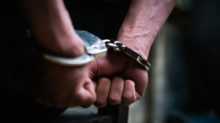 Asistent medical reținut după ce ar fi agresat două minore internate la psihiatrie