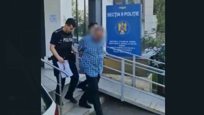 Doi bărbați, urmăriți internațional, au fost aduși înapoi în țară de către polițiști