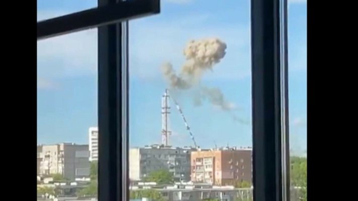 Turnul de televiziune din Harkov s-a rupt în două, după un atac cu rachetă al Rusiei