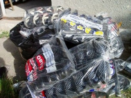 Haine de contrabandă, confiscate la Vama Veche