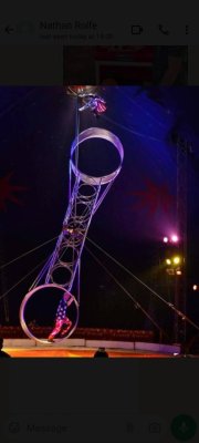 Publicul unui circ a fost evacuat după ce un acrobat a căzut