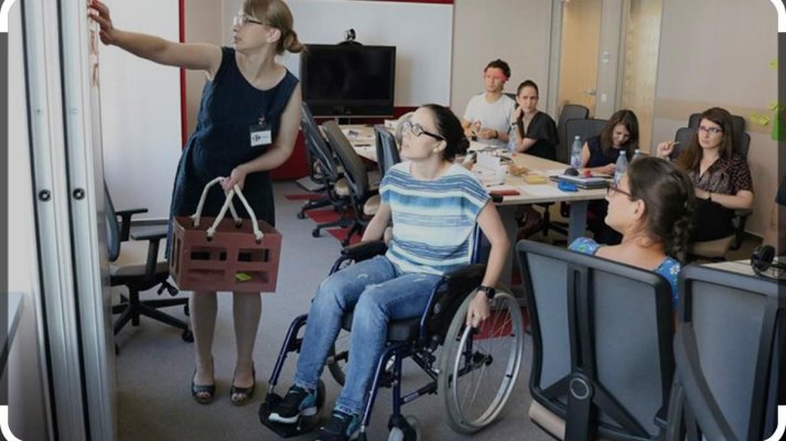 3 eleve cu dizabilități au primit interzis la cursuri în perioada menstruației