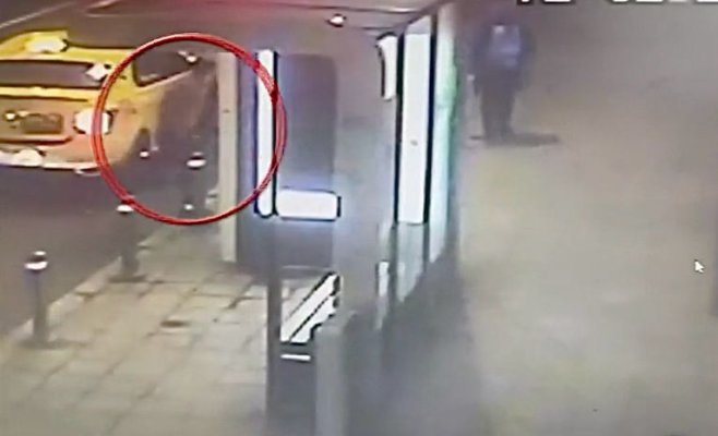 Furt ca în filme! Un ucrainean și-a însușit mașina unui taximetrist apoi s-a făcut nevăzut. Video 