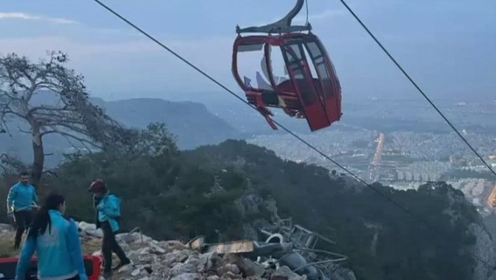 Un om a murit și alți 10 au fost răniți, după ce o telecabină s-a prăbușit în Turcia