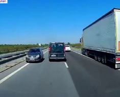 O mașină filmată pe contrasens pe autostrada A1