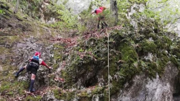 Un cetățean american a murit în masivul Piatra Craiului, după ce a căzut în gol 400 de metri