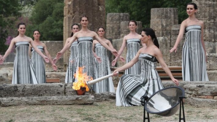 Flacăra olimpică a fost aprinsă la Olympia, cu 101 zile înaintea JO de la Paris