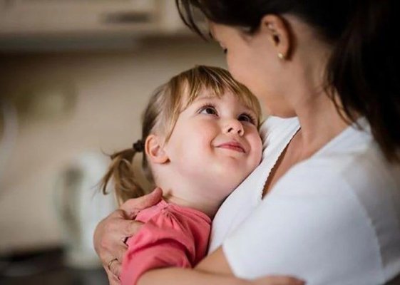 O parte din copil rămâne pentru totdeauna în mamă. Află ce este microchimerismul fetal