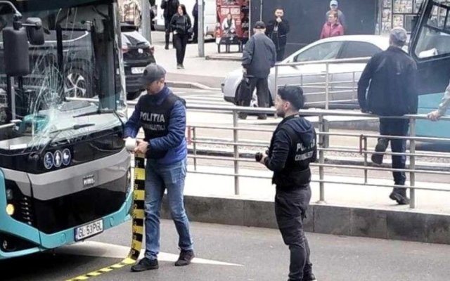 Trei femei au fost spulberate de un autobuz pe trecerea de pietoni