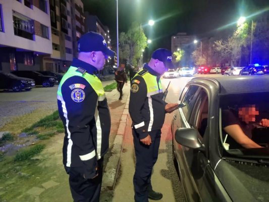 Cantitate mare de droguri, găsită în portbagajul unei mașini. Doi bărbați au fost arestați