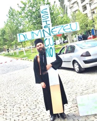 Un călugăr candidează la Primăria Constanța, pentru că... merge cu Dumnezeu înainte! Video