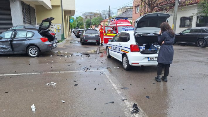 Patru mașini avariate, într-un accident rutier, în Constanța. Video