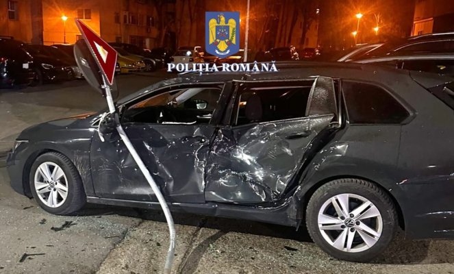 S-a suit la volan mort de beat și a avariat trei vehicule parcate, pe bulevardul Lăpușneanu