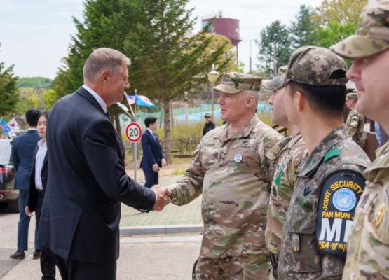 Klaus Iohannis a vizitat zona demilitarizată a Coreei de Sud, împreună cu soția sa 