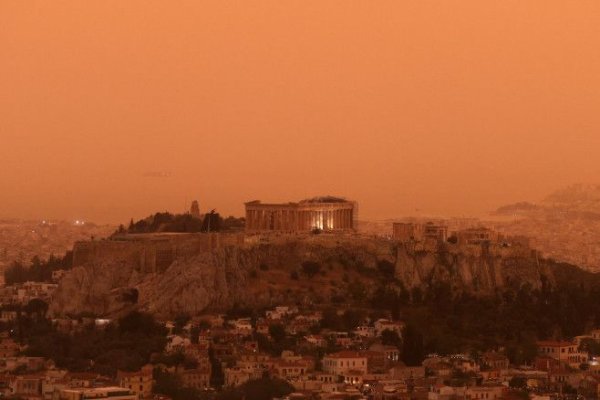 Imagini apocaliptice din Grecia. Atena a fost acoperită de praf saharian