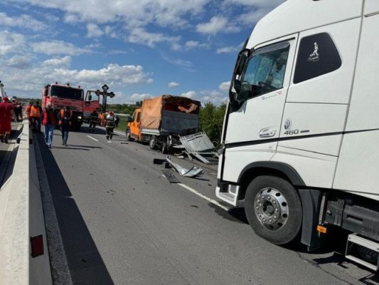 Doi angajați de la Direcţia Regională de Drumuri şi Poduri au fost accidentați de un șofer bulgar