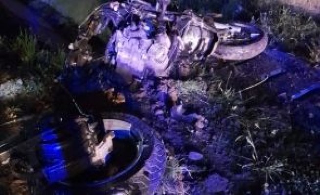 Doi tineri au decedat, după ce au intrat cu motoscuterul într-un podeț