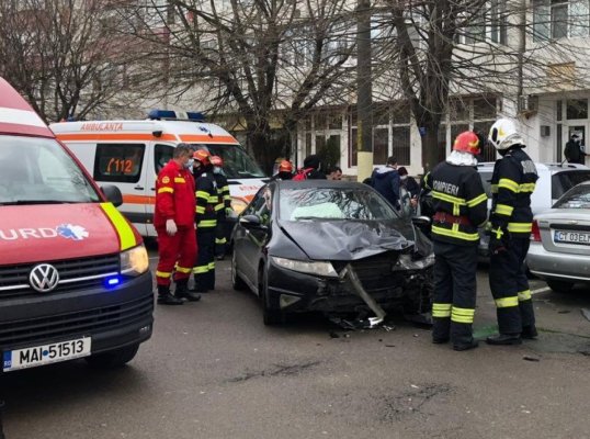 Un copil de 8 ani, aflat pe bicicletă, lovit de o mașină, în Năvodari