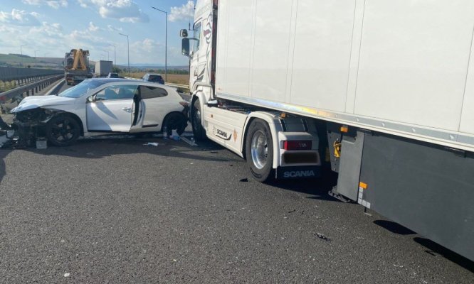 Accident pe A2, între un TIR și o mașină