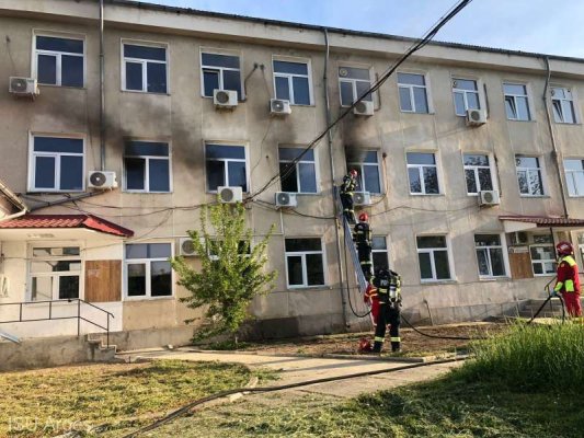  Incendiu la sediul Direcţiei Sanitare Veterinare şi pentru Siguranţa Alimentelor, din Pitești
