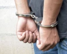 Un tânăr de 18 ani a fost arestat după ce a violat o femeie de 67 de ani