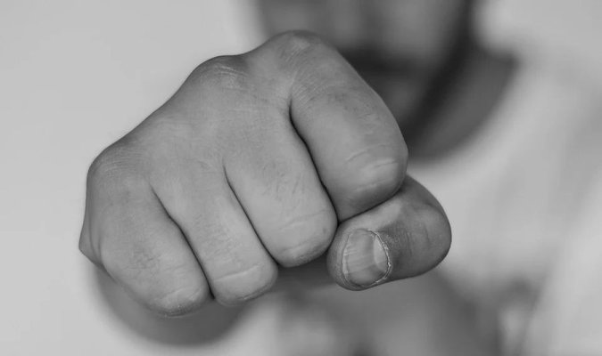Adolescent sechestrat și dus în alt sat, unde a fost bătut cu bestialitate