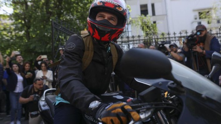 Burduja și-a depus candidatura la Primăria Capitalei, pe motocicletă  