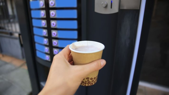 O tânără a făcut șoc anafilactic, după ce a băut o cafea de la un automat din aeroport