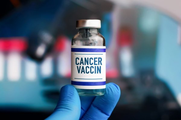 Primele vaccinuri personalizate împotriva cancerului sunt testate la Londra 