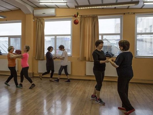 Primăria Constanța organizează lecții de dans pentru seniori. Vezi când!