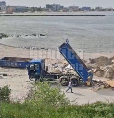 Bombă! Apele Române aruncă gunoi pe plajă, în zona Pescărie! Video