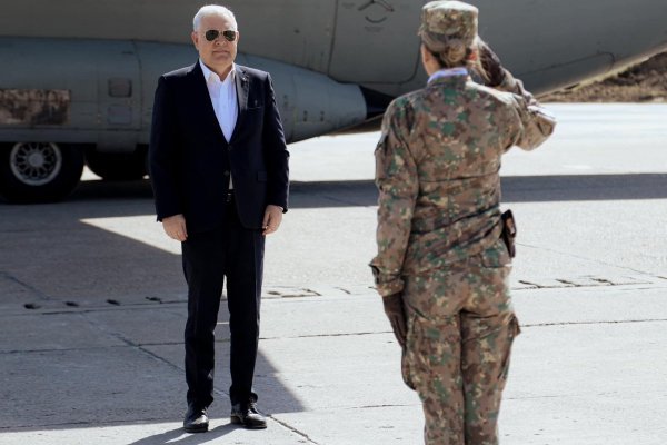 Ministrul Apărării, Angel Tîlvăr, prezent la baza NATO Mihail Kogălniceanu