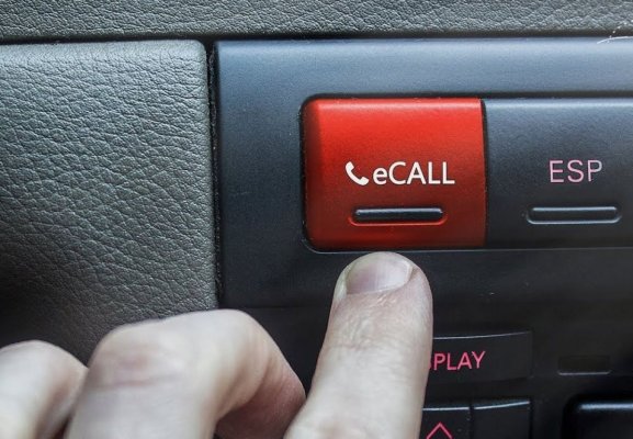 Accident rutier anunțat prin E-Call, la Valul lui Traian