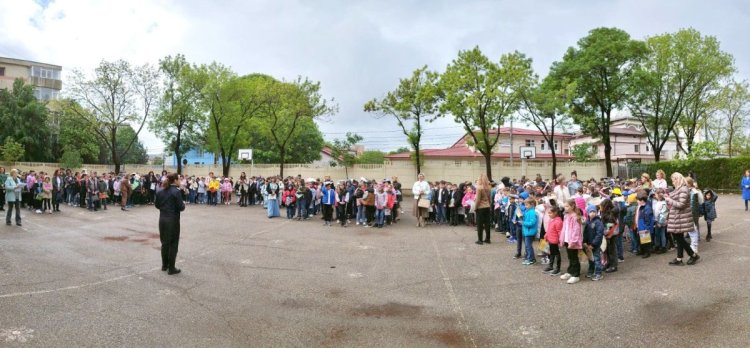 Exerciții de evacuare în caz de cutremur la Școala nr.12, din Constanța