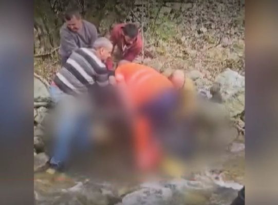 La un pas de tragedie. Un bărbat de 38 de ani a ajuns cu ATV-ul într-un râu