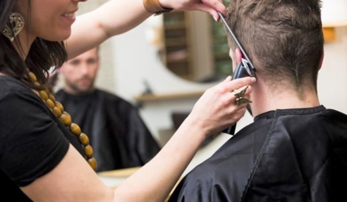 Fiscul spune că poți cere să fii tuns gratis dacă nu primești bon fiscal la coafor sau frizerie