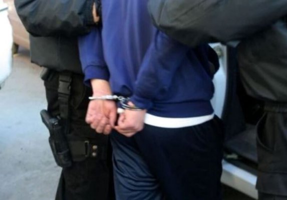 Tânărul de 18 ani care a înjunghiat mortal un elev, la un majorat, arestat preventiv