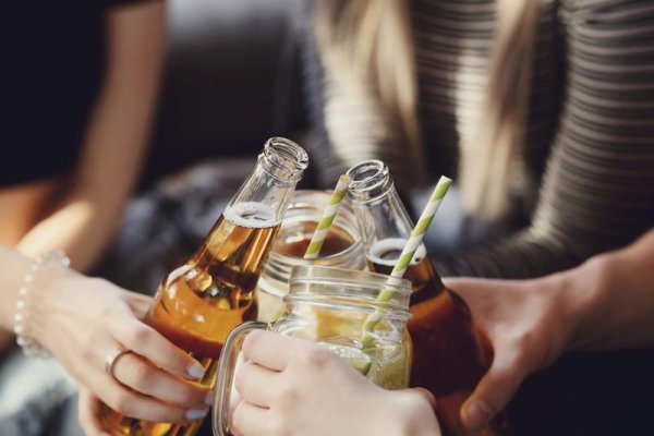 De ce bărbaţii ar trebui să renunţe la alcool cu cel puţin 3 luni înainte de a concepe un copil