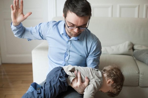 În ce state medicii pediatri interzic părinților să lovească copiii