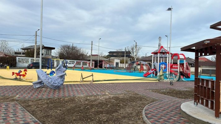 Primarul din Cernavodă s-a apucat să reabiliteze locurile de joacă din oraș