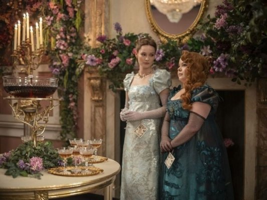 Bridgerton, sezonul 3 dezvăluie povestea de dragoste dintre Penelope Featherington și Colin Bridgerton