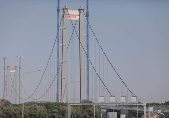 Podul de la Brăila se asfaltează a treia oară în doar nouă luni de la inaugurare