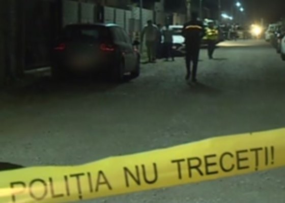 O femeie de 54 de ani a fost decapitată de propriul fiu, în casă